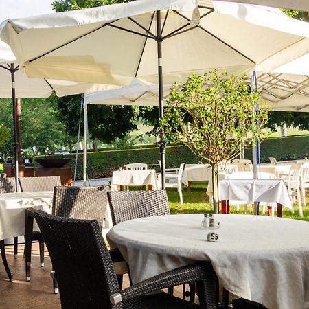 Logis Hotel Et Restaurant La Bombardiere Cuq-Toulza Exteriör bild