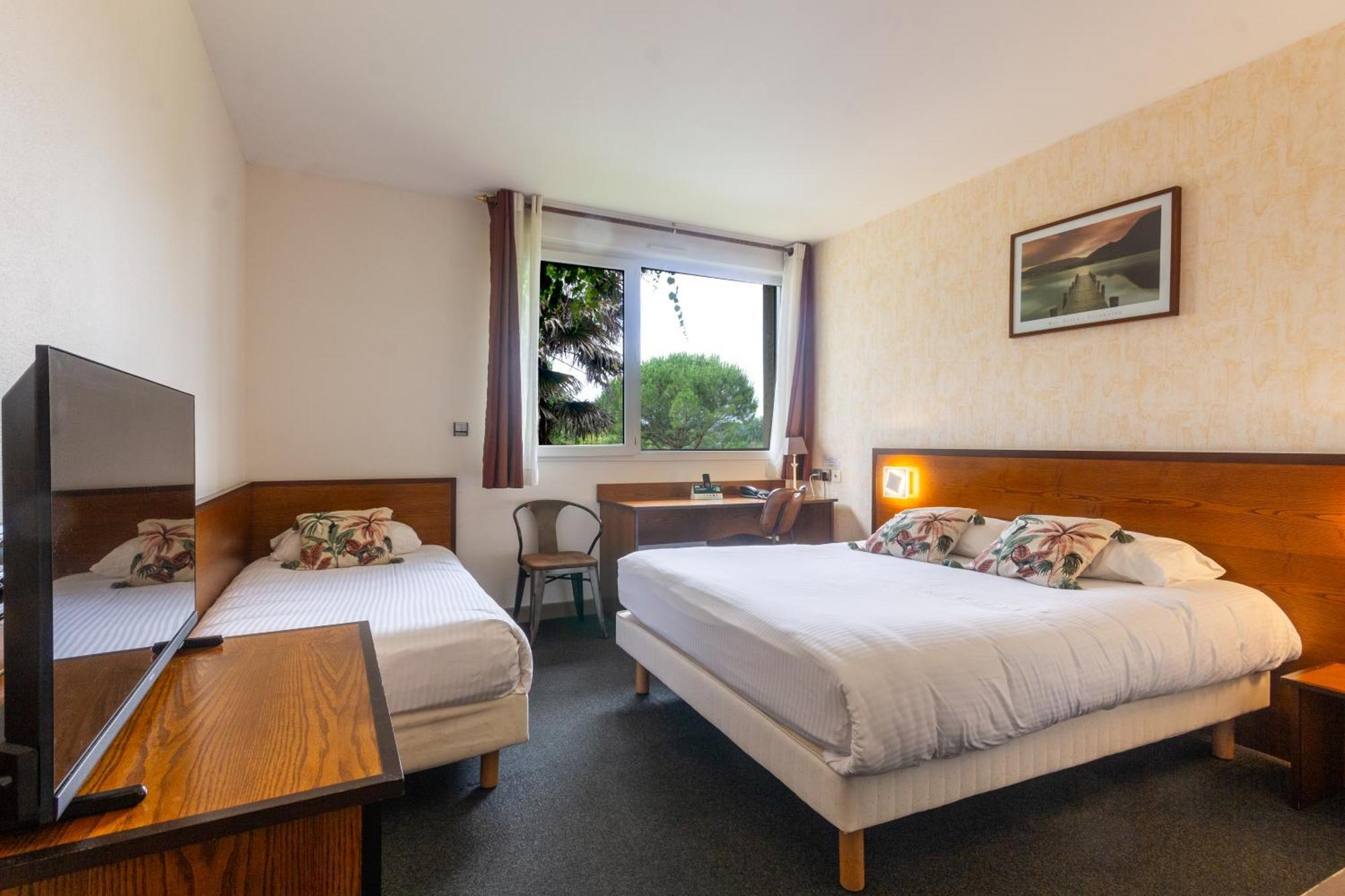 Logis Hotel Et Restaurant La Bombardiere Cuq-Toulza Exteriör bild