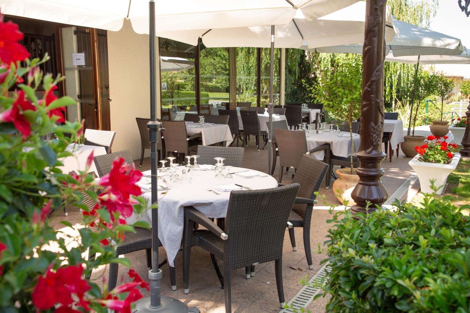 Logis Hotel Et Restaurant La Bombardiere Cuq-Toulza Exteriör bild