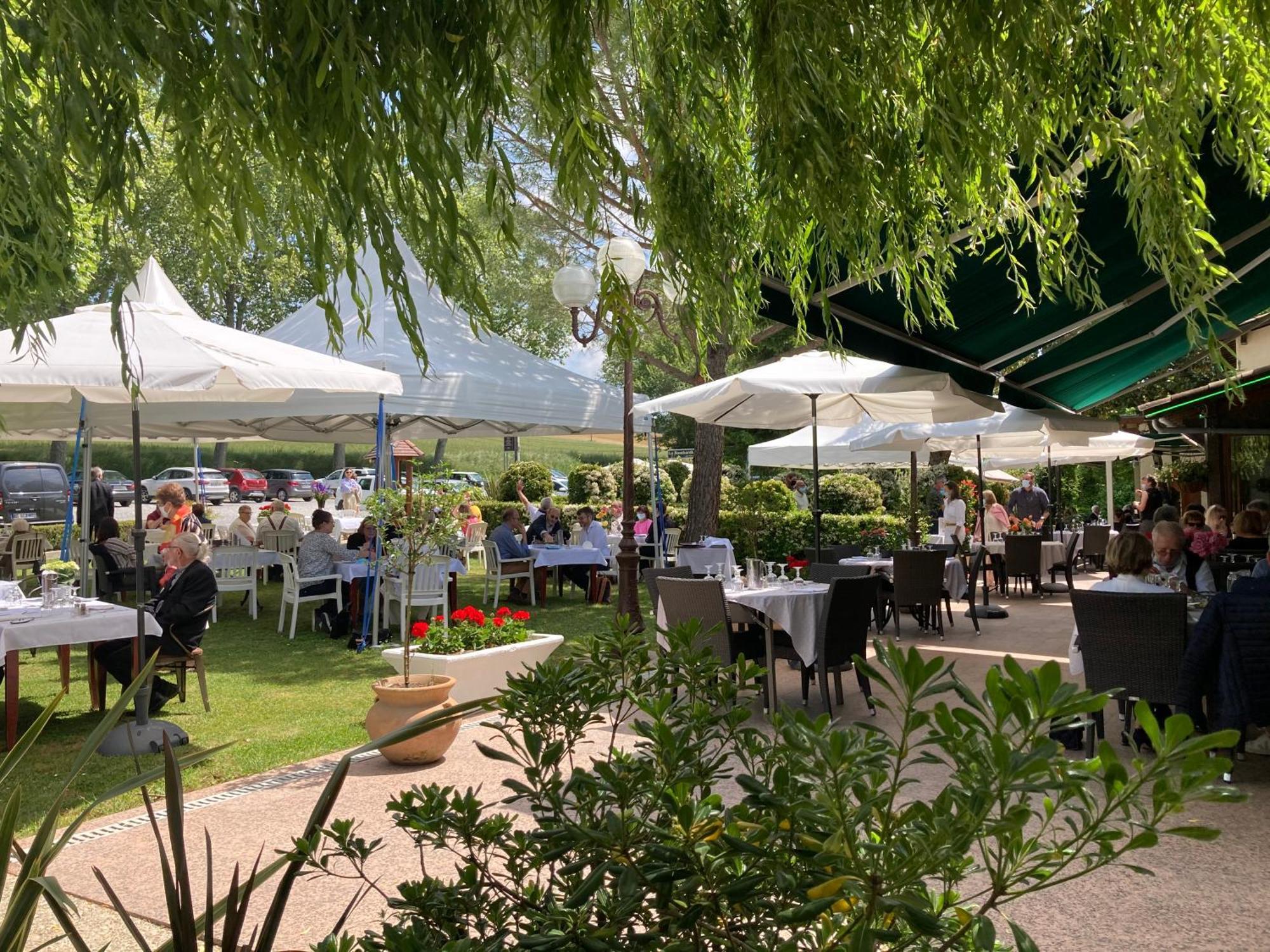 Logis Hotel Et Restaurant La Bombardiere Cuq-Toulza Exteriör bild